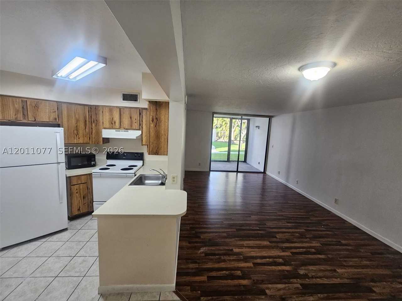 211 Lake Pointe Dr #108 - Photo 7 of 26