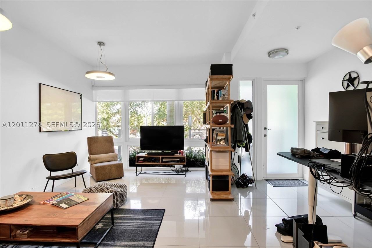 87 N Shore Dr