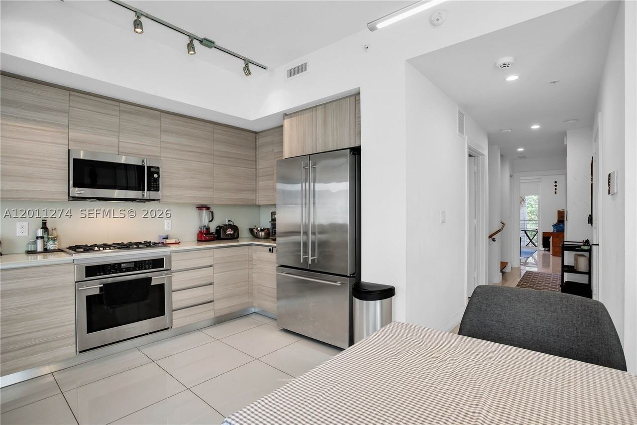 87 N Shore Dr - Photo 3 of 43