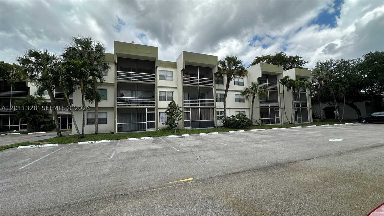 4215 N University Dr #101 - Photo 4 of 32