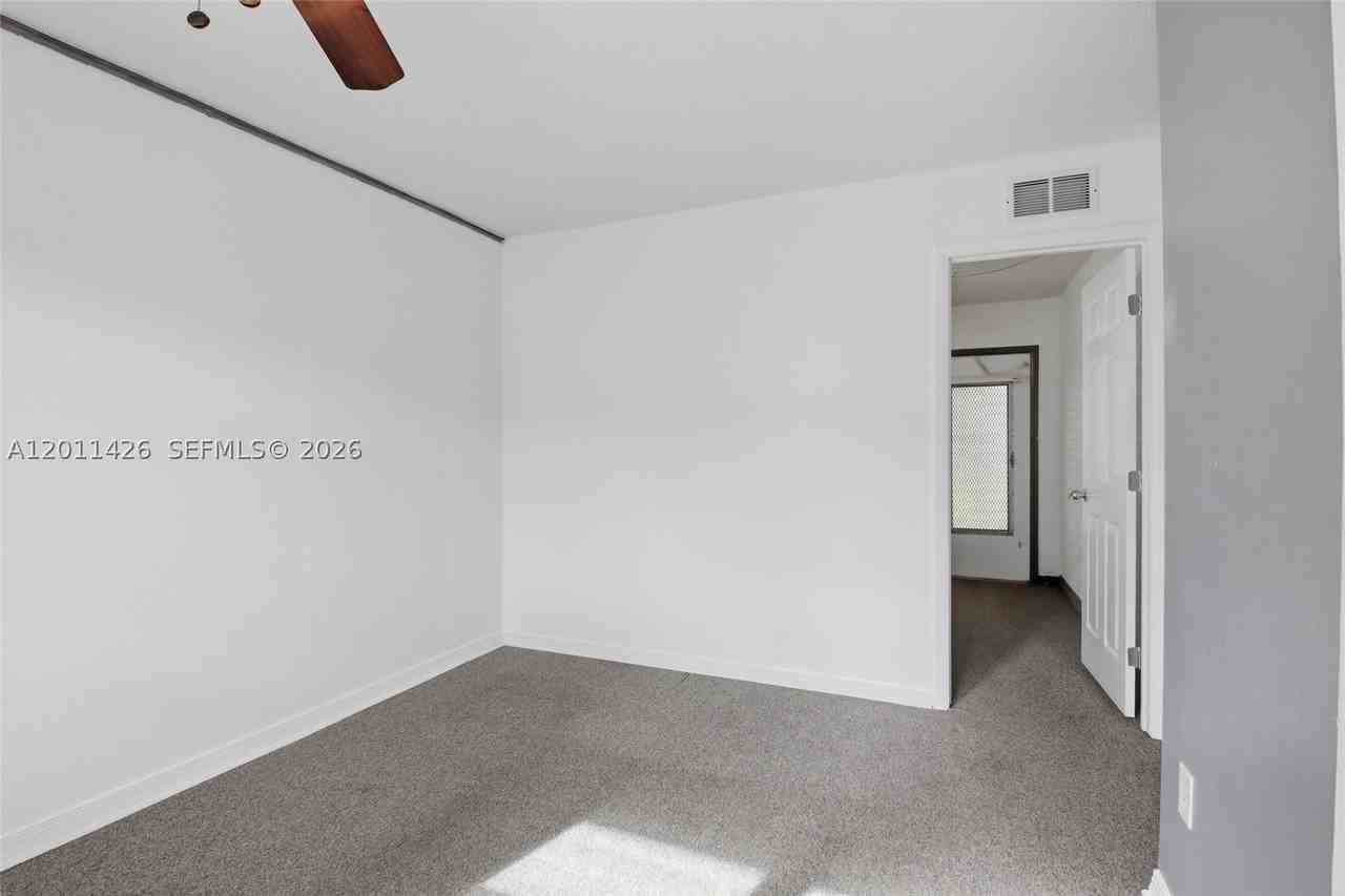 28 Nw 170th St #1 - Photo 5 of 15