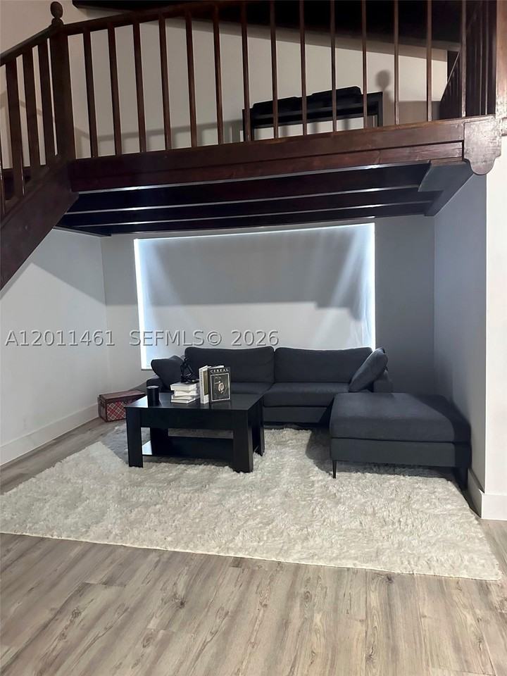 709 Sw 79th Ter - Photo 3 of 16