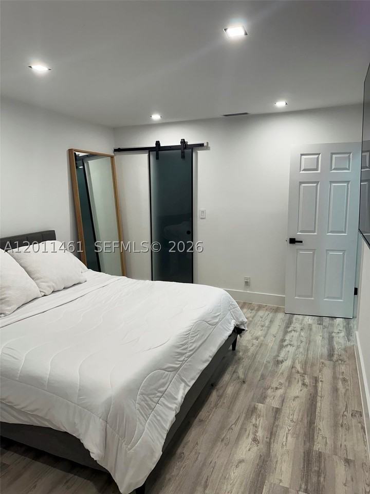 709 Sw 79th Ter - Photo 5 of 16