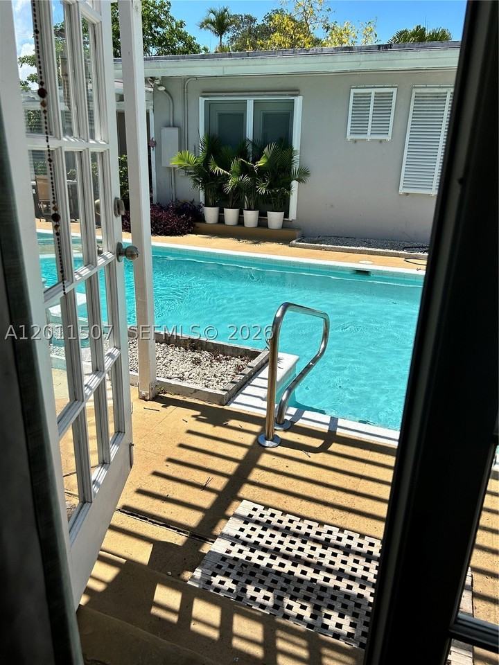 1630 Ne 4th Pl #A3 - Photo 6 of 16