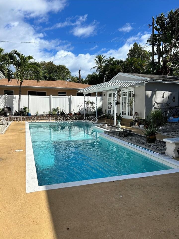 1630 Ne 4th Pl #A3 - Photo 7 of 16
