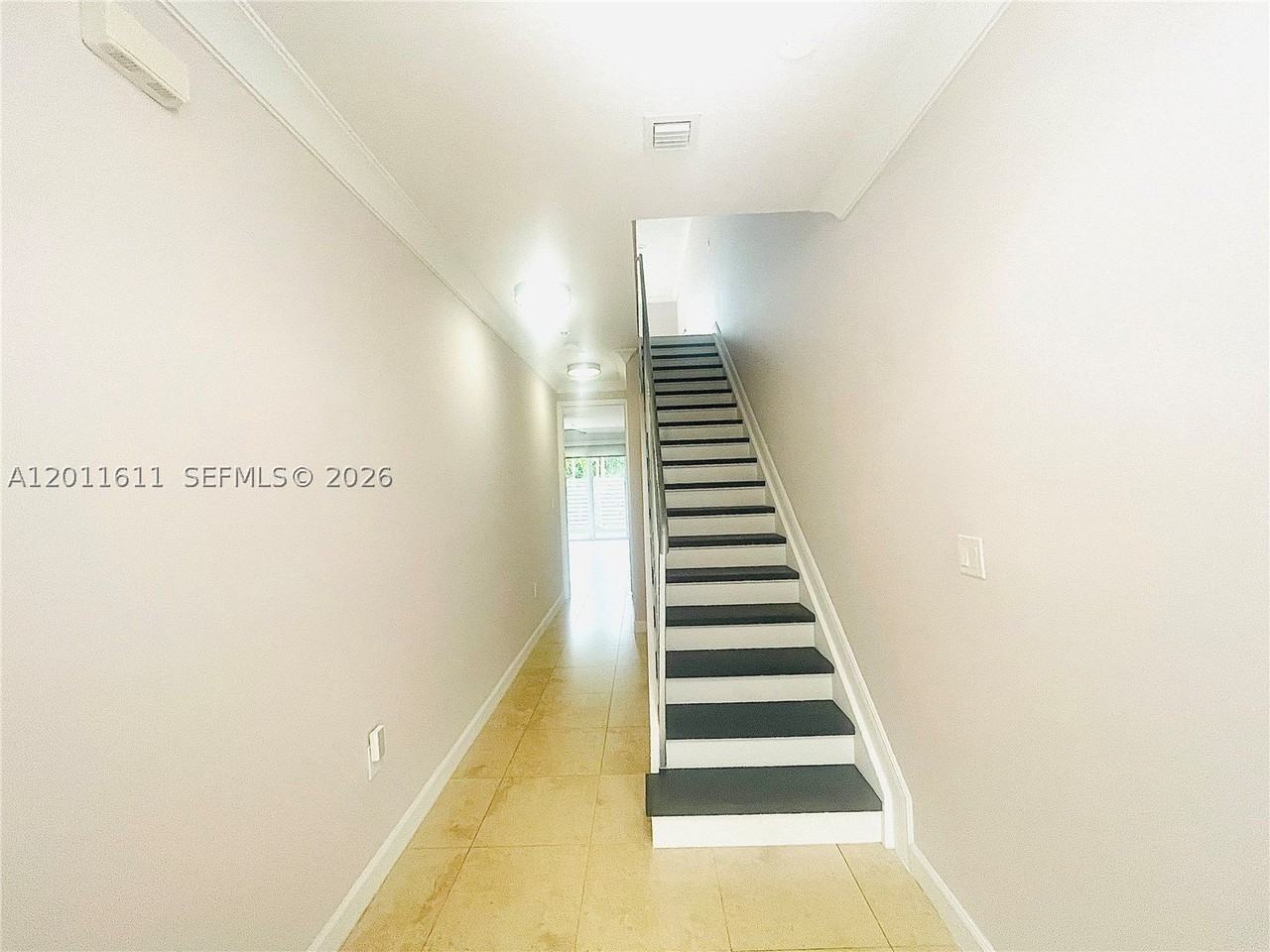 822 Ne 19th Ave - Photo 3 of 46