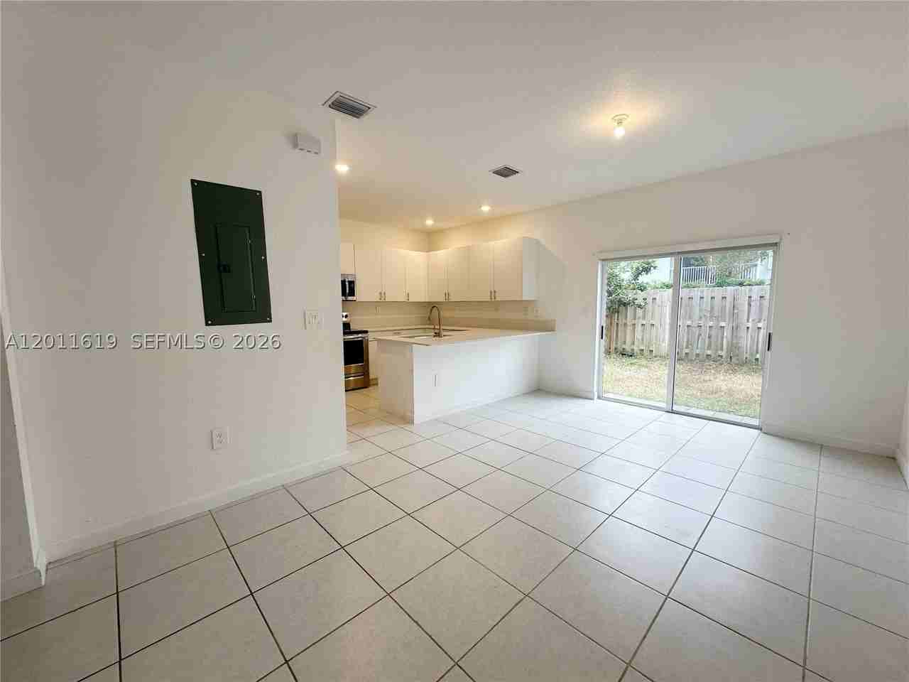 1684 Se 26th Ter #1684 - Photo 6 of 23