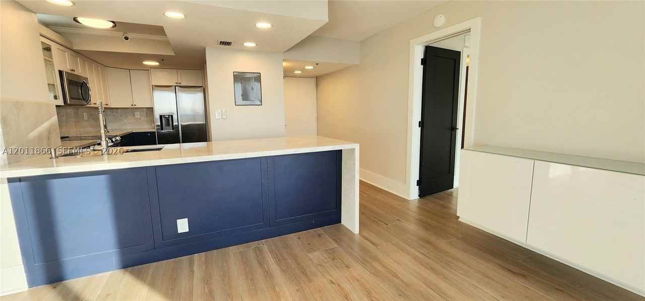 7601 E Treasure Dr #1411 - Photo 7 of 20