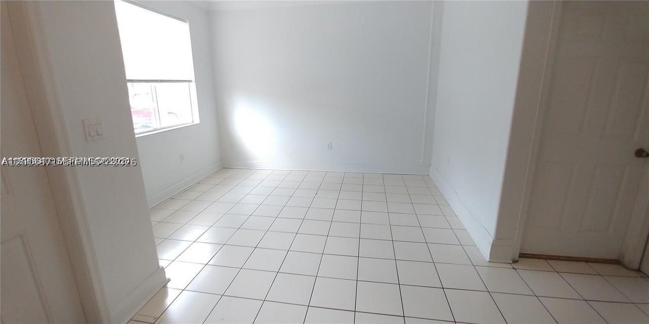 1528 Se 24th Ct #209 - Photo 3 of 17