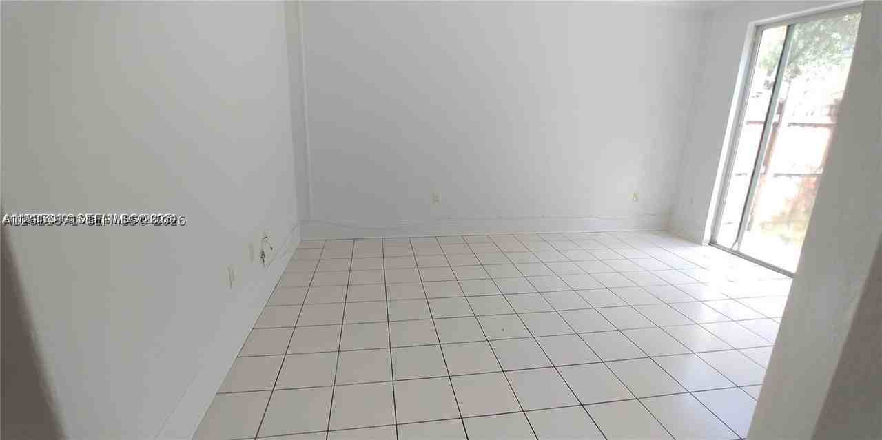 1528 Se 24th Ct #209 - Photo 6 of 17