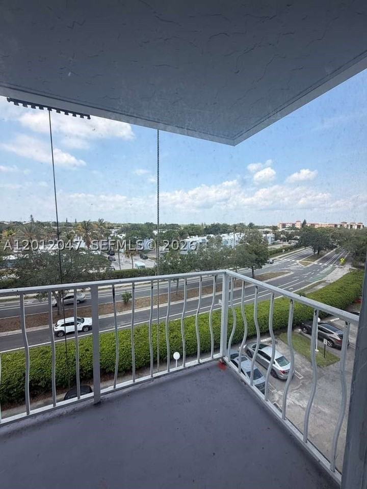 500 Executive Center Dr #5C - Photo 3 of 14