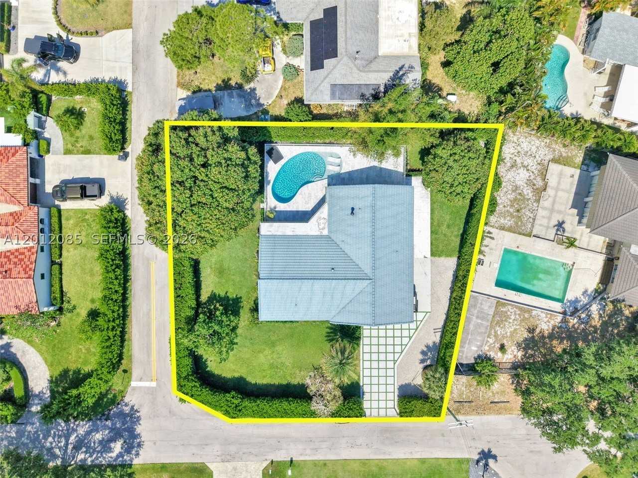 1001 Nw 4th Ct - Photo 5 of 50