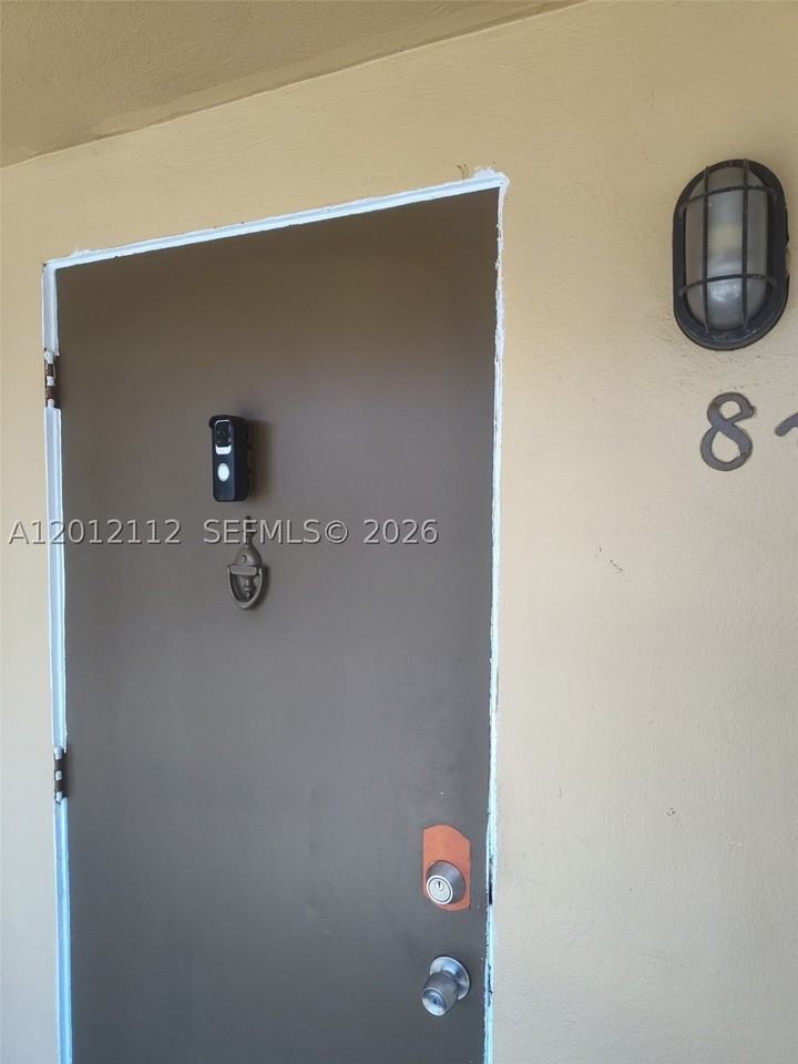 625 Sw 20th Ct #8A - Photo 2 of 6