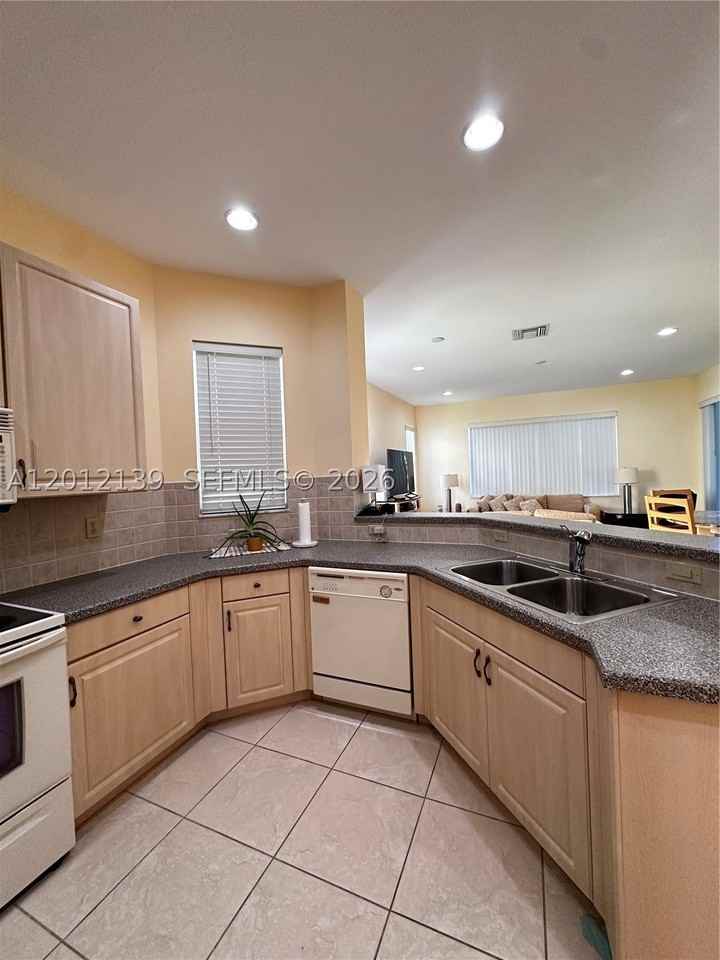 606 Mariner Bay Blvd