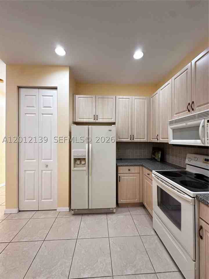 606 Mariner Bay Blvd - Photo 2 of 26