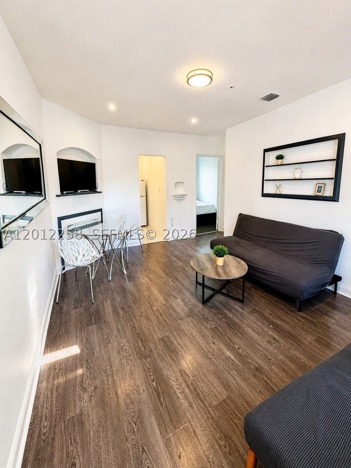 1540 Jefferson Ave #2 - Photo 3 of 15