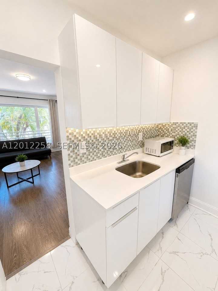 1540 Jefferson Ave #2 - Photo 4 of 15