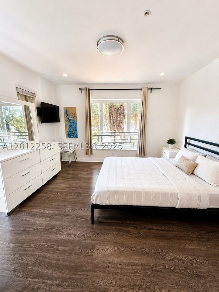 1540 Jefferson Ave #2 - Photo 6 of 15