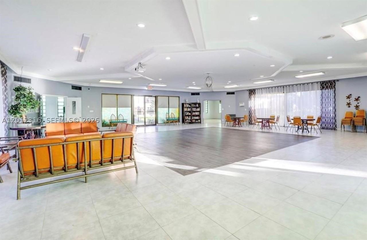 5031 W Oakland Park Blvd #204 - Photo 4 of 20