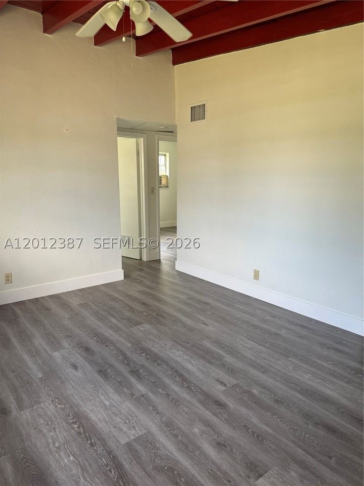 2620 Sw 53rd Ave - Photo 6 of 10