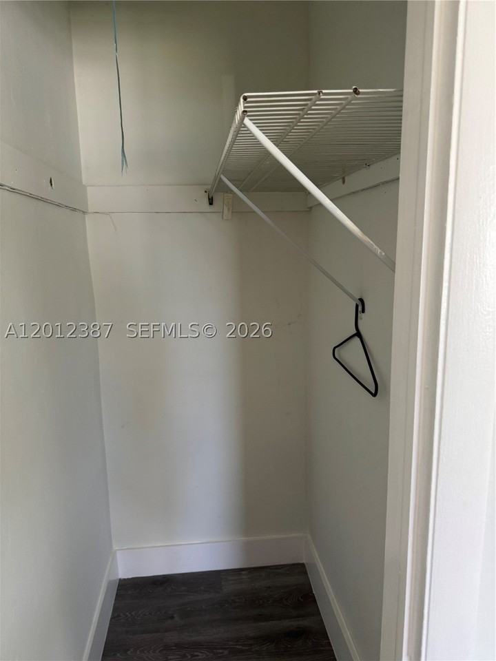 2620 Sw 53rd Ave - Photo 7 of 10