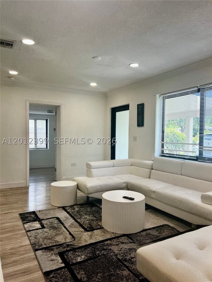 12040 N Miami Ave - Photo 3 of 25