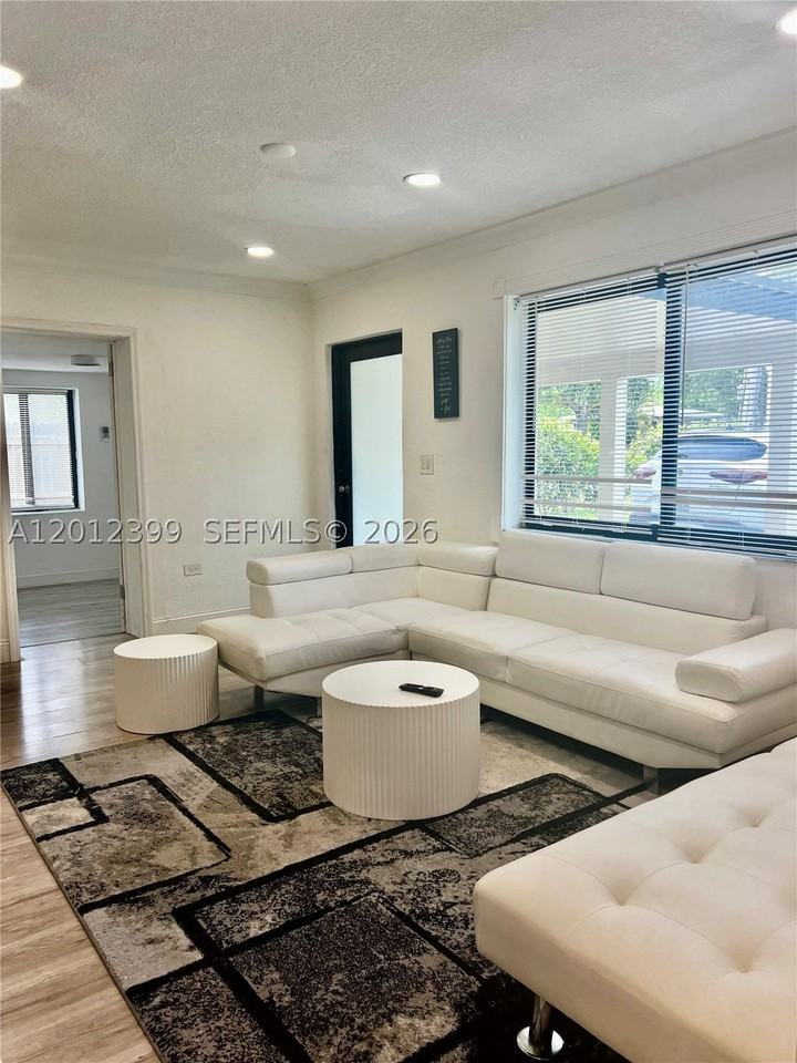 12040 N Miami Ave - Photo 4 of 25