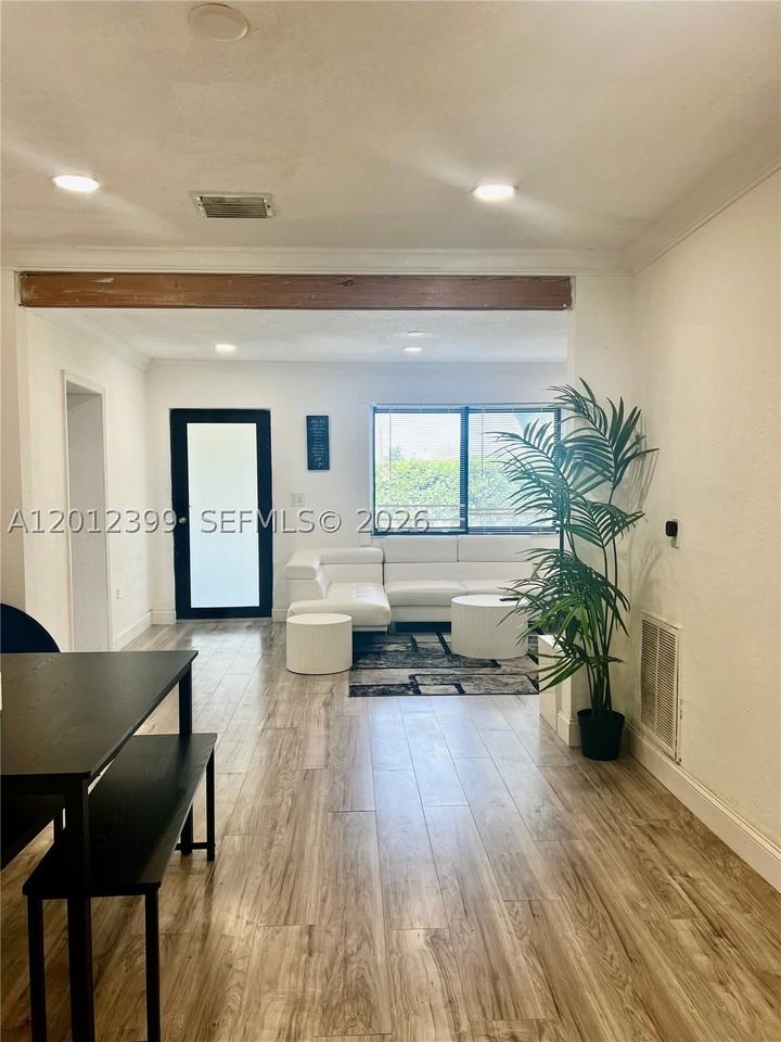 12040 N Miami Ave - Photo 5 of 25