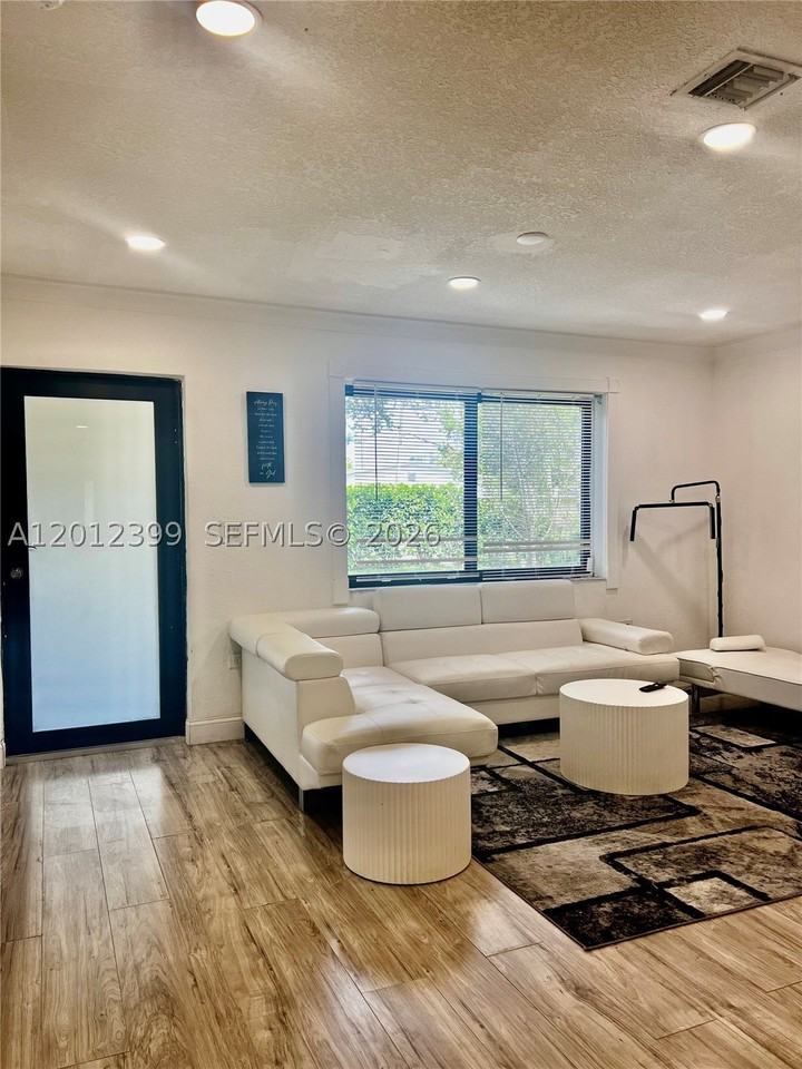 12040 N Miami Ave - Photo 6 of 25