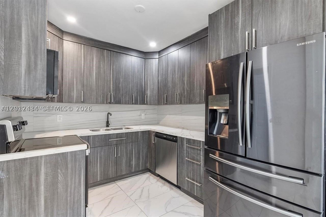 1169 Nw 114th St - Photo 7 of 16