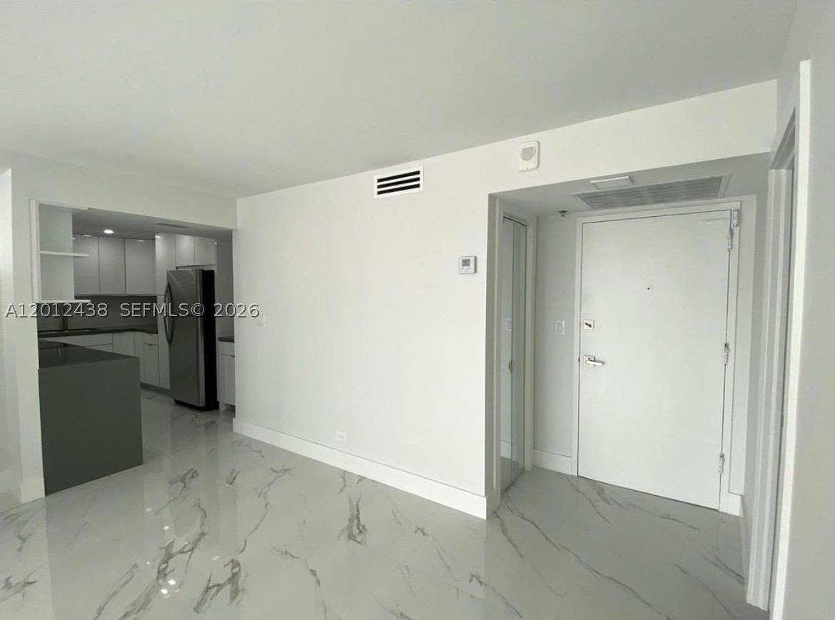 6039 Collins Ave #1033 - Photo 5 of 36
