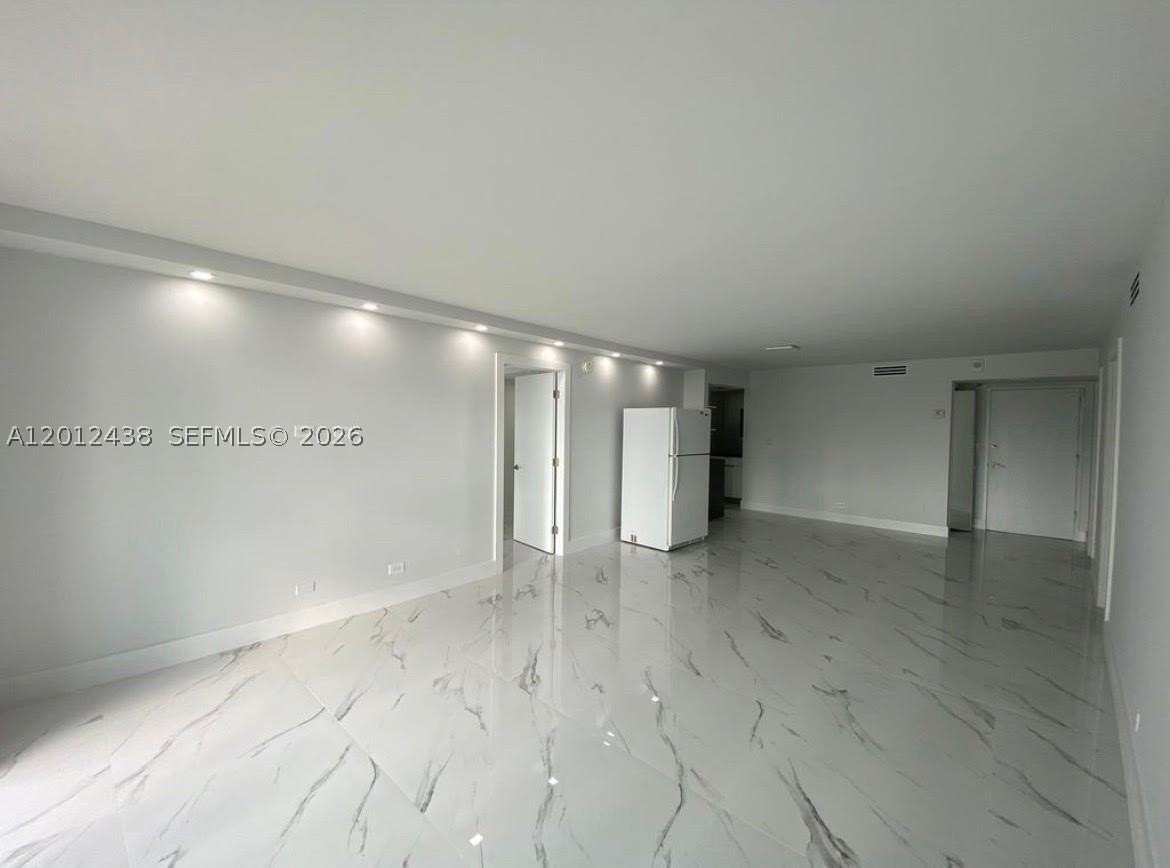 6039 Collins Ave #1033 - Photo 6 of 36