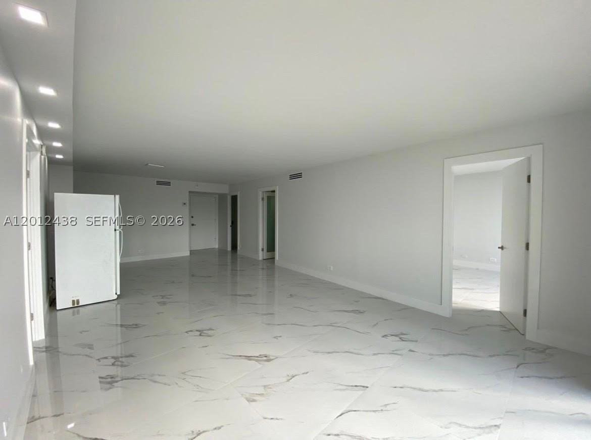 6039 Collins Ave #1033 - Photo 7 of 36