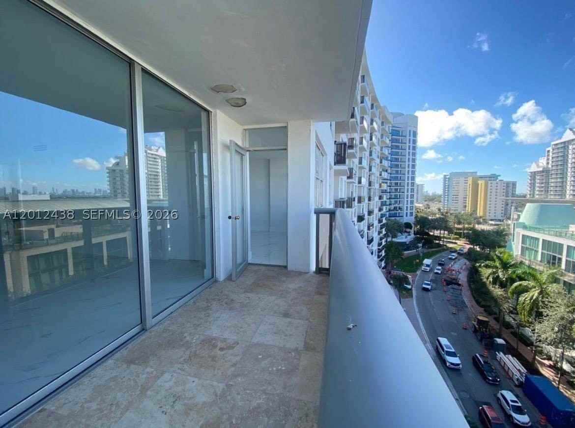 6039 Collins Ave #1033 - Photo 7 of 11