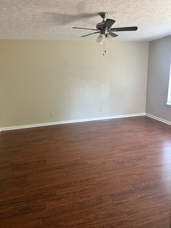 1107 Riviera Dr #1 - Photo 3 of 12