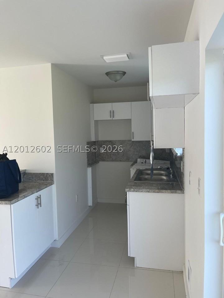 2121 Nw 72nd St #2121 - Photo 7 of 10