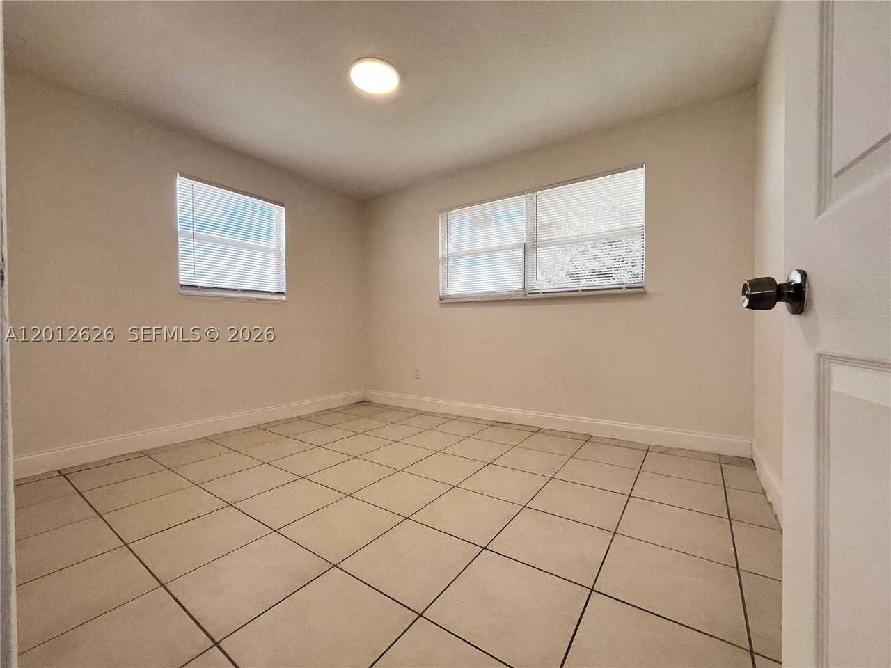 1610 N 25th St #10 - Photo 4 of 6