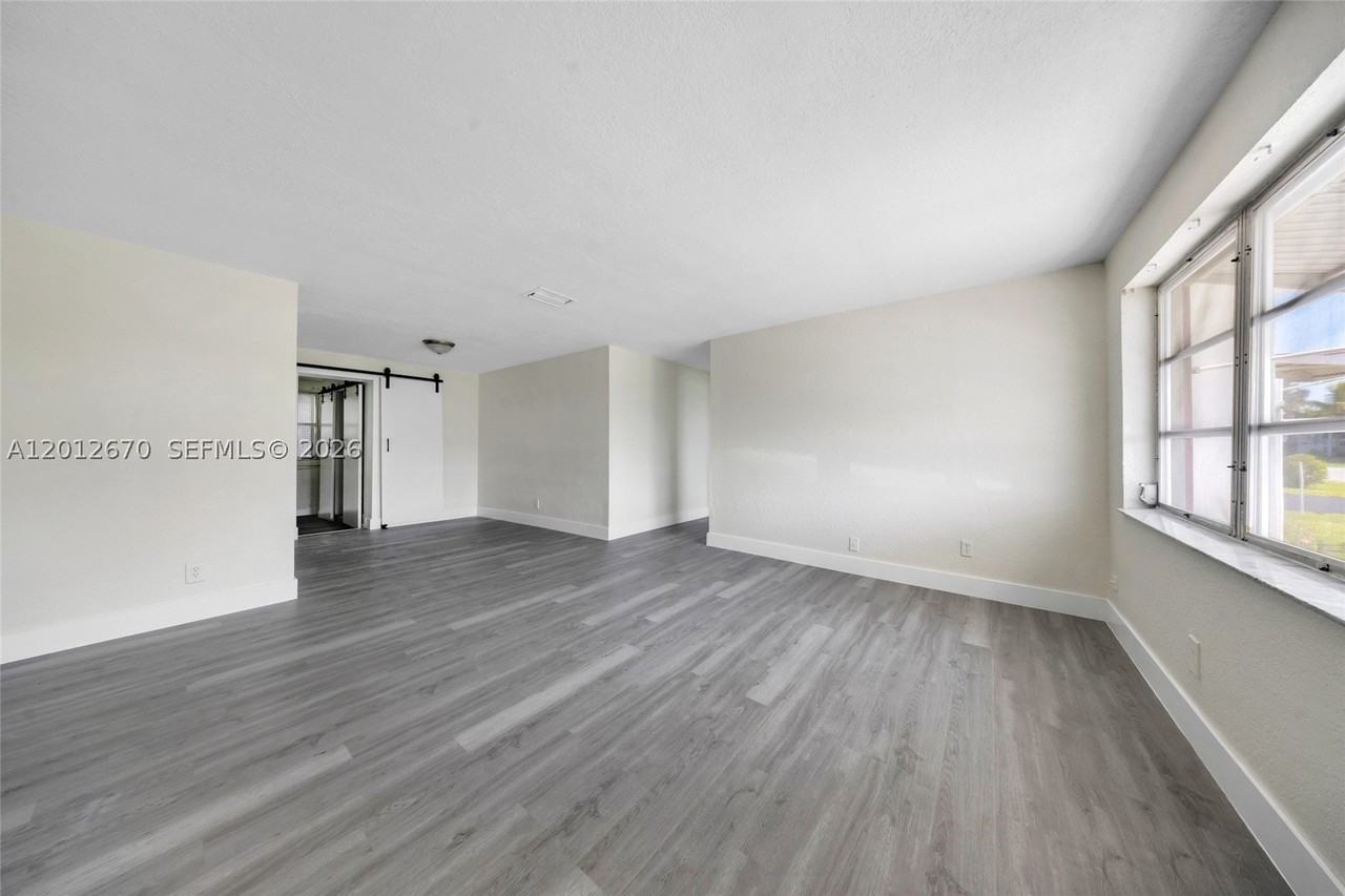 2520 Nw 2nd Dr - Photo 3 of 26