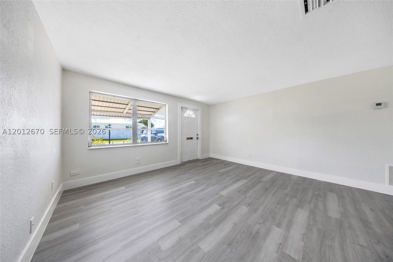 2520 Nw 2nd Dr - Photo 5 of 26