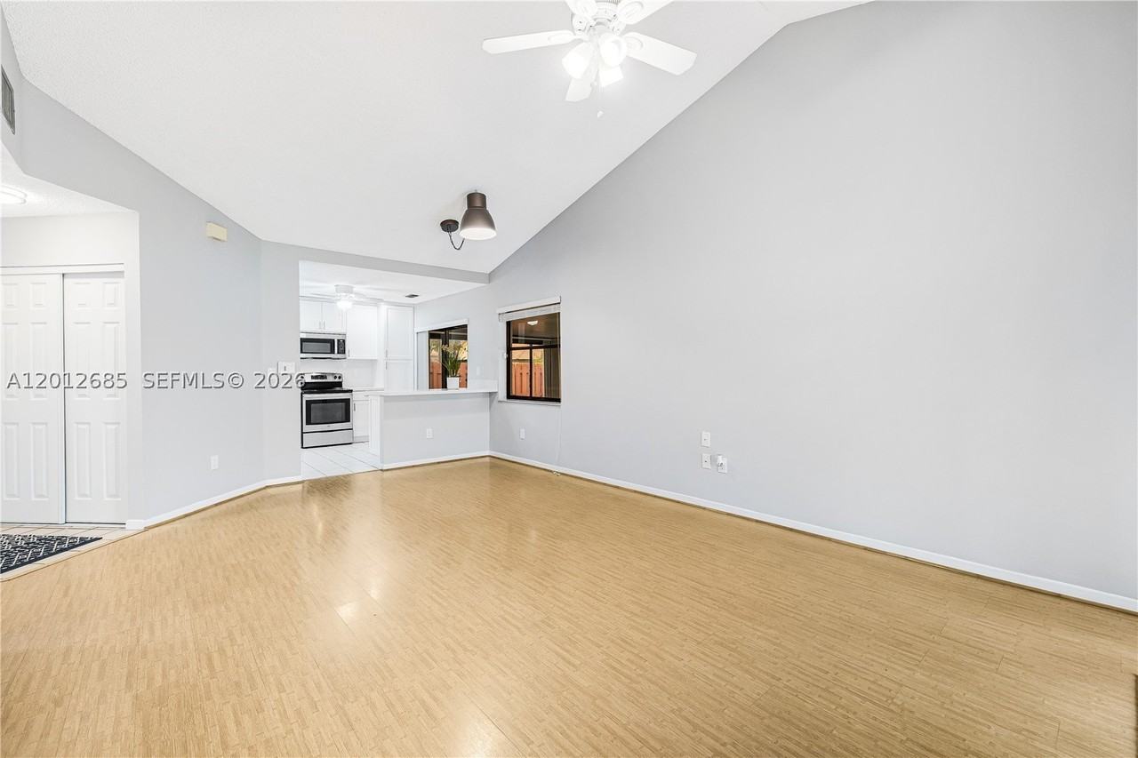 11301 Sw 4th St - Photo 3 of 46