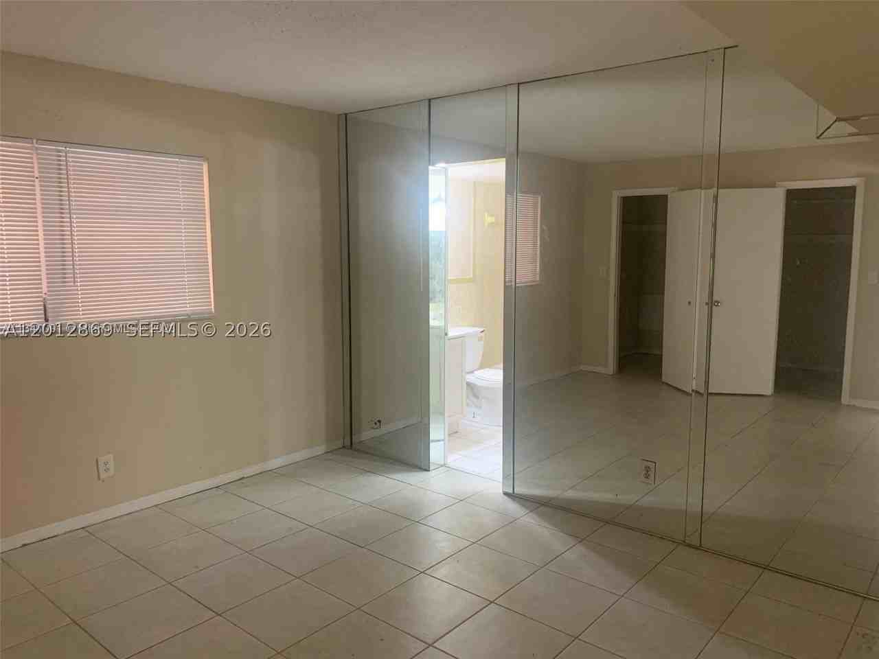 1702 Mckinley St #4 - Photo 7 of 34
