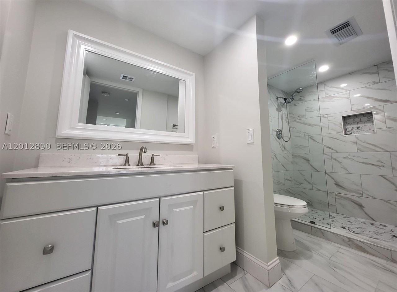 903 Cypress Ter #205 - Photo 3 of 10