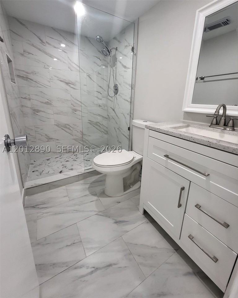 903 Cypress Ter #205 - Photo 4 of 10