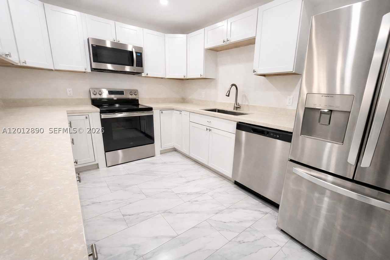 903 Cypress Ter #205 - Photo 6 of 10