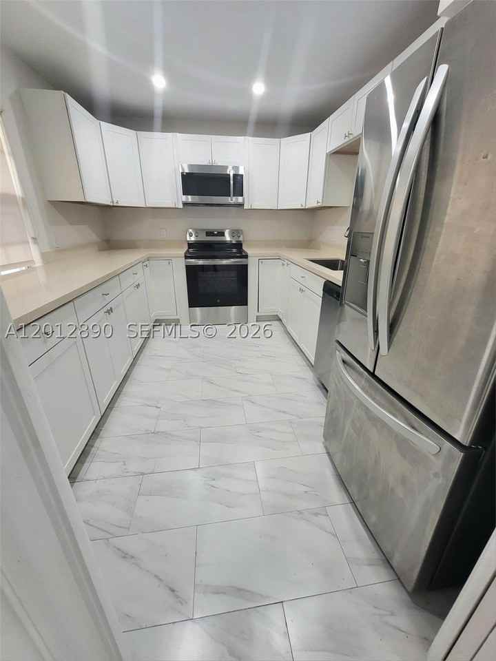 903 Cypress Ter #205 - Photo 7 of 10