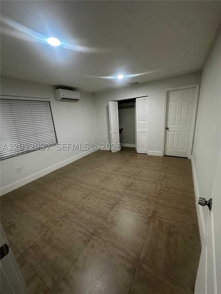 18560 Sw 128th Ave #B - Photo 3 of 9