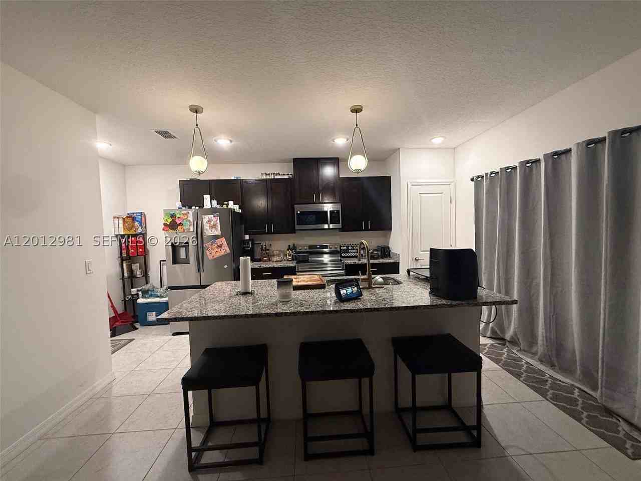 1557 Sw Dycus Ave - Photo 3 of 16