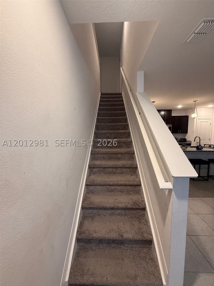 1557 Sw Dycus Ave - Photo 6 of 16