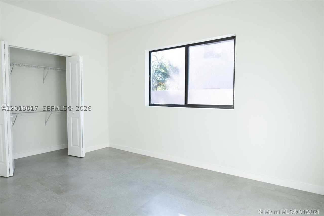 120 Ne 71st St #3 - Photo 3 of 15