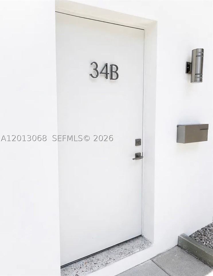 34 Se 1st Ave #B - Photo 2 of 8